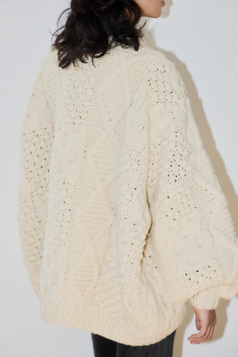 FORM / OFF WHITE